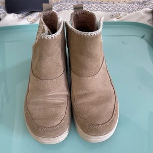 Buckle Exclusive Tan ankle Hey Dudes